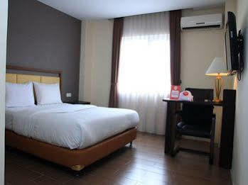 Hotel Nida Lapangan Petisah 2*