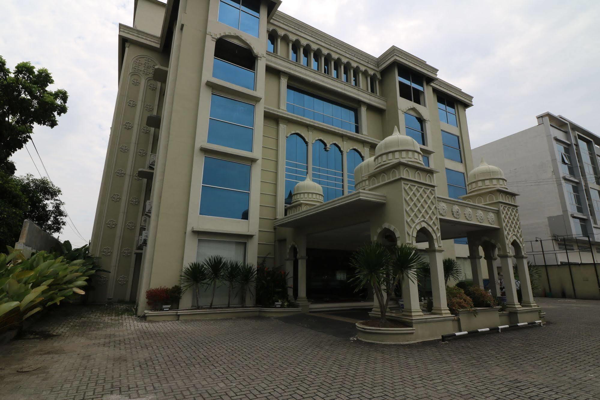 Nida Lapangan Petisah Medan